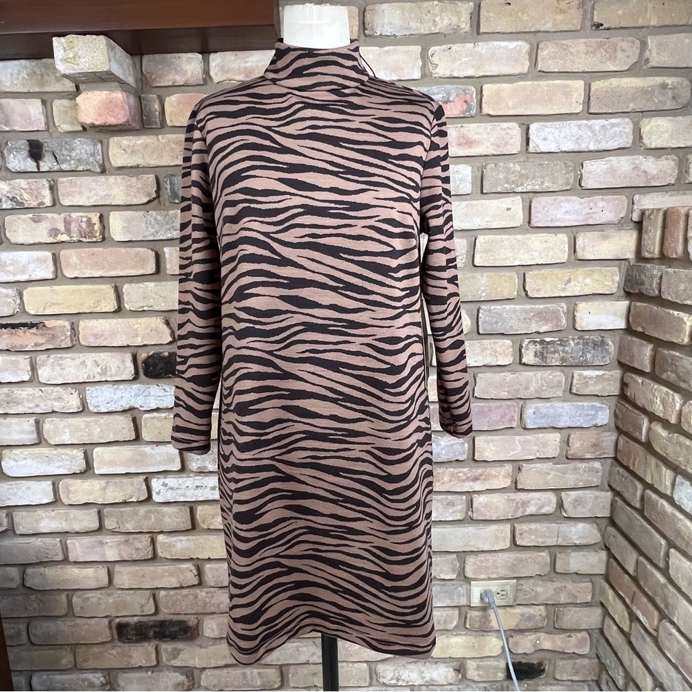 TUCKERNUCK brown tan mod tiger pattern Ellie mock neck knit dress size medium - Picture 4 of 11